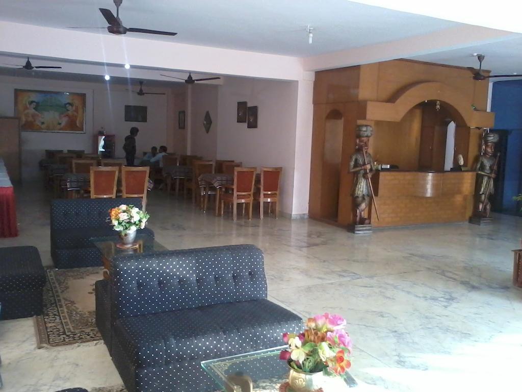 Hotel Sambodhi Bhopal Exteriör bild