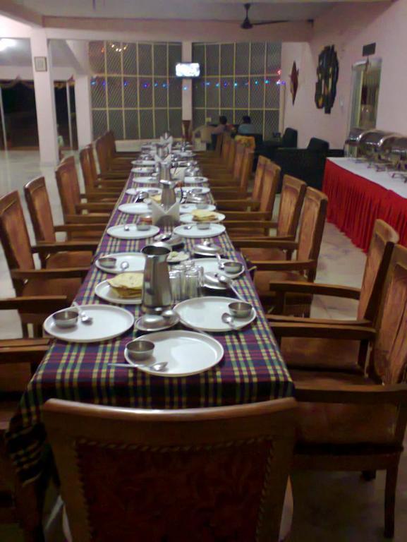 Hotel Sambodhi Bhopal Exteriör bild
